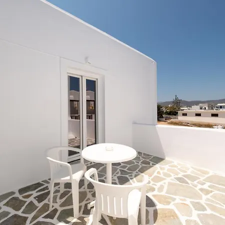 Althea Paros מלון דירות 3*