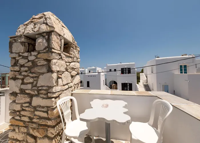 Althea Paros ناوسا